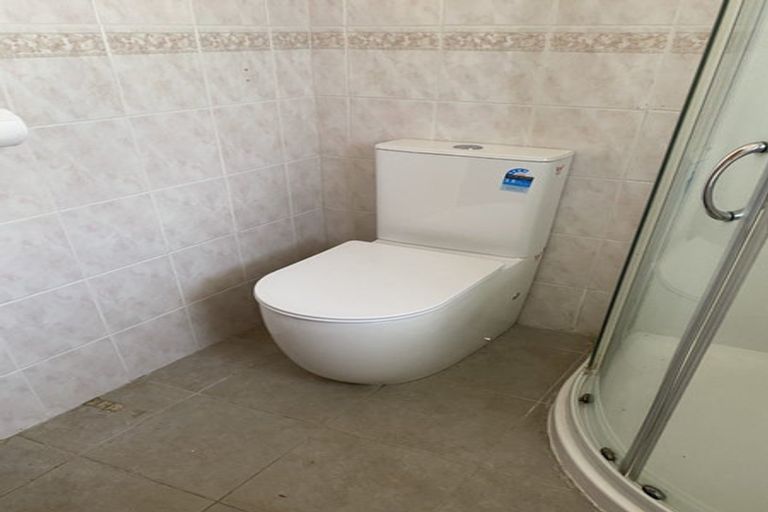 Photo of property in 10 Strid Road, Te Atatu South, Auckland, 0610