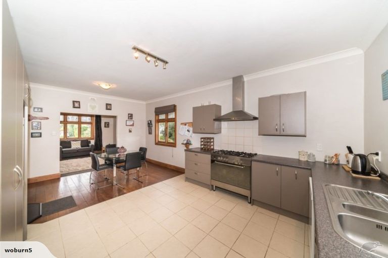 Photo of property in 33 Thomson Street, West End, Palmerston North, 4412