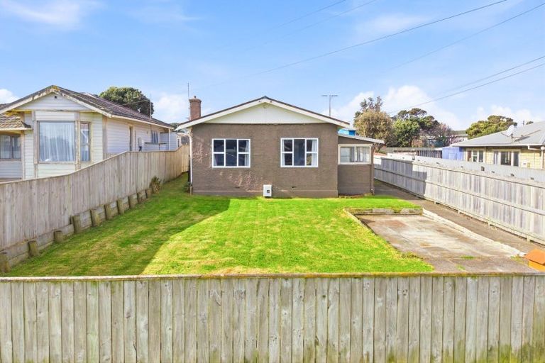 Photo of property in 28 Aotea Street, Castlecliff, Whanganui, 4501