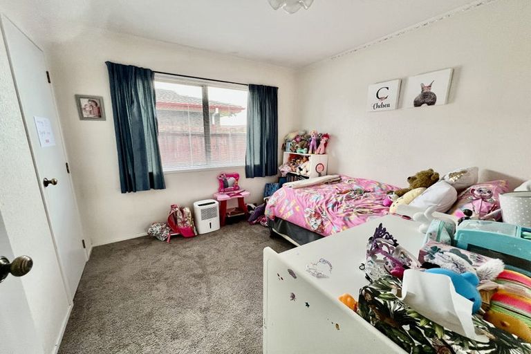 Photo of property in 17 Jillteresa Crescent, Half Moon Bay, Auckland, 2012