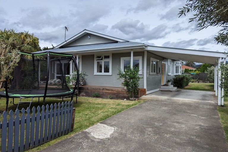 Photo of property in 50 Hollis Road, Paraparaumu Beach, Paraparaumu, 5032
