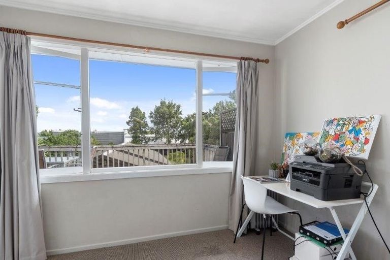 Photo of property in 1/238 Sunset Road, Windsor Park, Auckland, 0632
