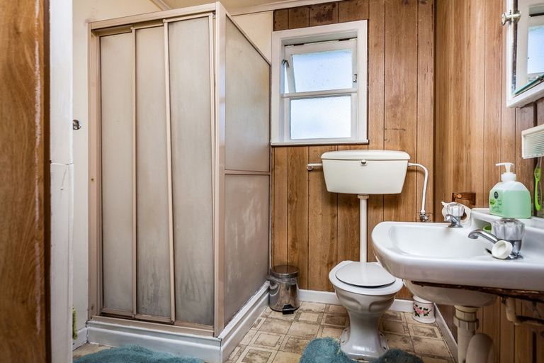 Photo of property in 8 Binsted Road, New Lynn, Auckland, 0600