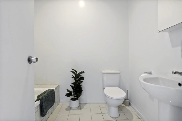 Photo of property in 42 Albionvale Road, Glen Eden, Auckland, 0602