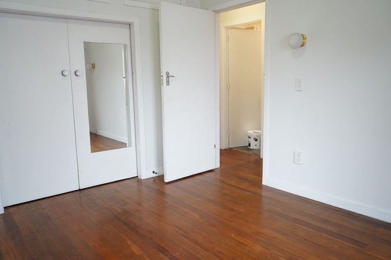 Photo of property in 35 Archibald Road, Kelston, Auckland, 0602