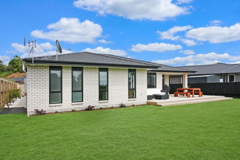 Photo of property in 15 Frederick Place, Whalers Gate, New Plymouth, 4310