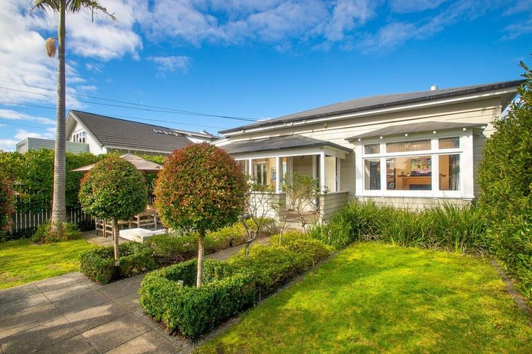 Photo of property in 63 Dignan Street, Point Chevalier, Auckland, 1022