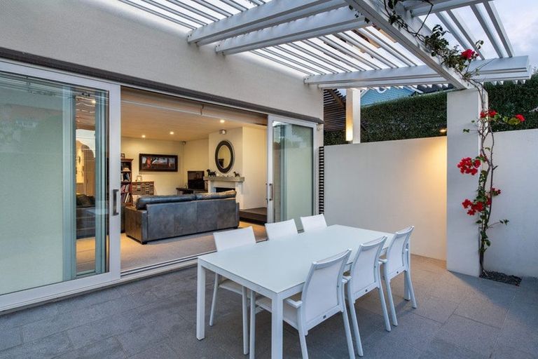 Photo of property in 19 Muritai Road, Milford, Auckland, 0620