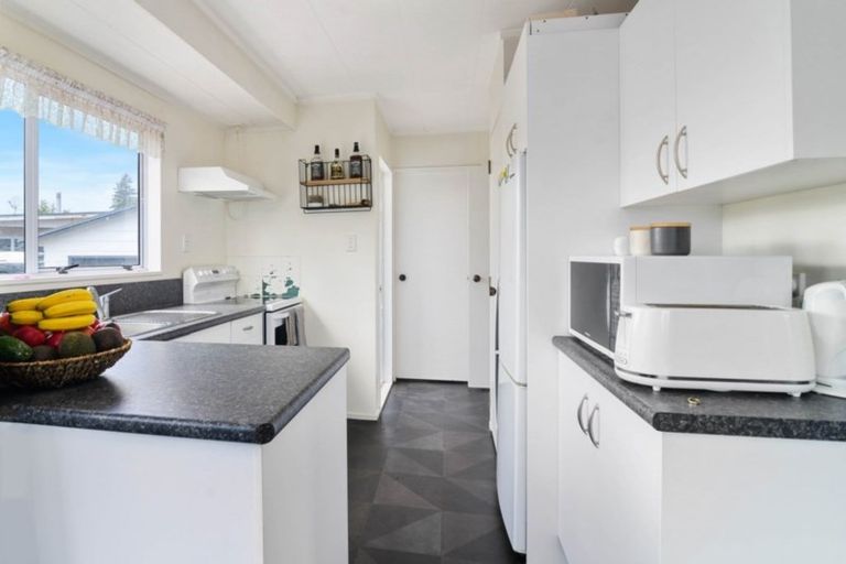 Photo of property in 4 Mansfield Road, Owhata, Rotorua, 3010