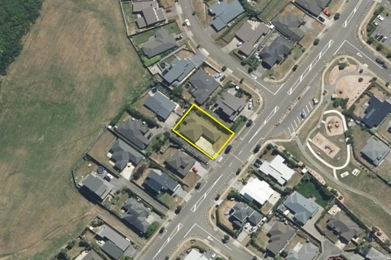 Photo of property in 60 Aotea Drive, Aotea, Porirua, 5024