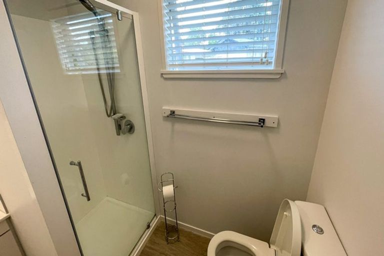 Photo of property in 15 Rerewai Place, Kelston, Auckland, 0602