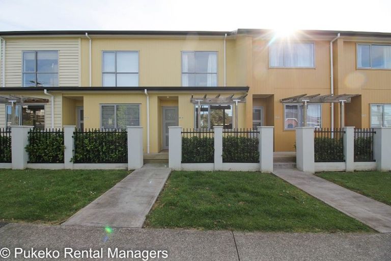Photo of property in 26/11 Ray Small Drive, Papakura, 2110