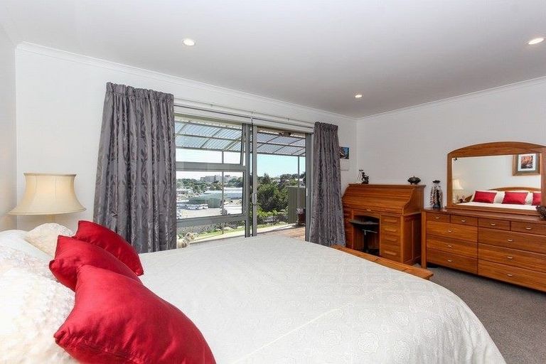 Photo of property in 180 Tukapa Street, Westown, New Plymouth, 4310