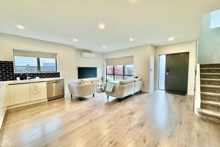 Photo of property in 61a Seabrook Avenue, New Lynn, Auckland, 0600