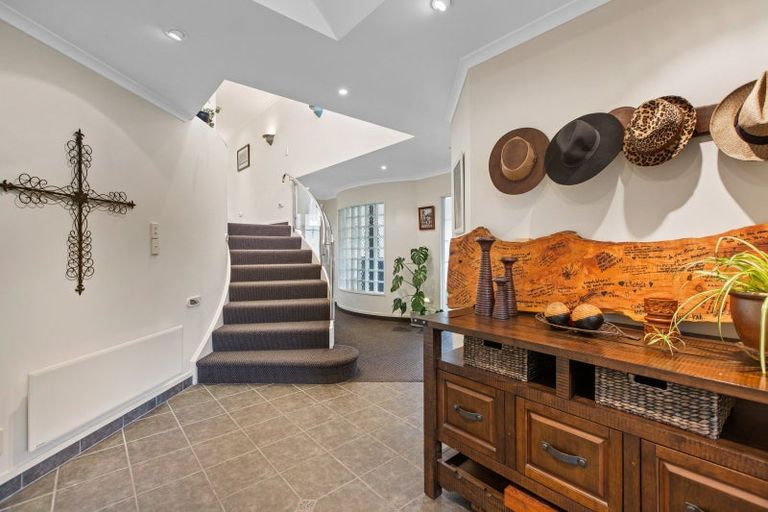 Photo of property in 22 Kinross Drive, Merrilands, New Plymouth, 4312