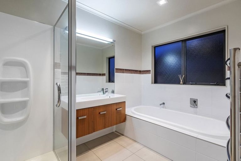 Photo of property in 94 Oakway Drive, Schnapper Rock, Auckland, 0632