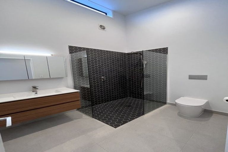 Photo of property in 2 Parachute Crescent, Papakura, 2110