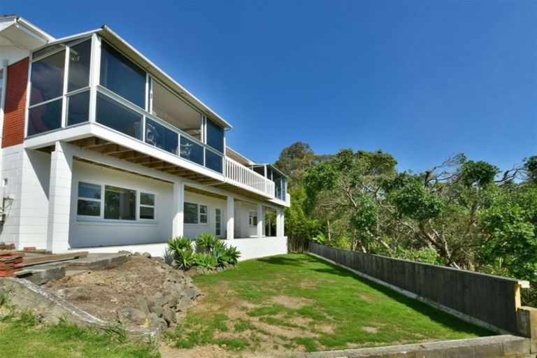 Photo of property in 252 Whangaparaoa Road, Red Beach, 0932