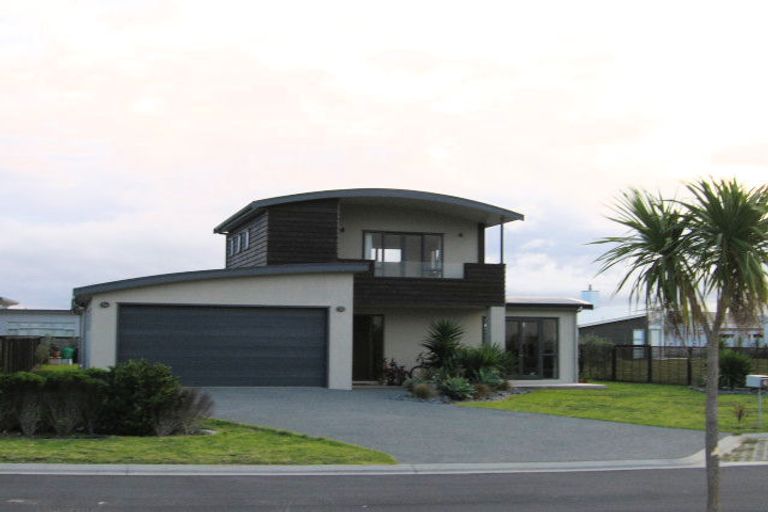 Photo of property in 42 Paraoa Crescent, Omaha, 0986