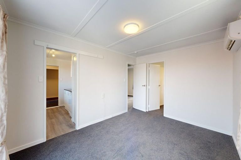 Photo of property in 21 Akaroa Drive, Maupuia, Wellington, 6022