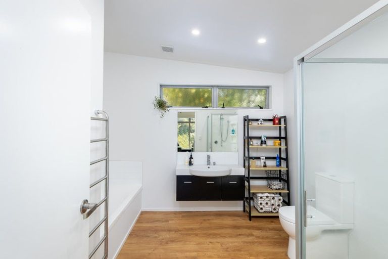 Photo of property in 32 Mount Marua Way, Timberlea, Upper Hutt, 5018