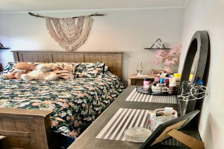 Photo of property in 2 Frank Hewitt Street, Pukekohe, 2120