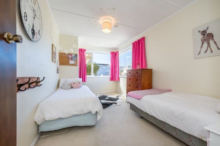 Photo of property in 26 Kapiti Crescent, Titahi Bay, Porirua, 5022