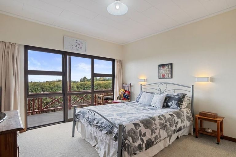 Photo of property in 15 Frimley Terrace, Waikanae Beach, Waikanae, 5036
