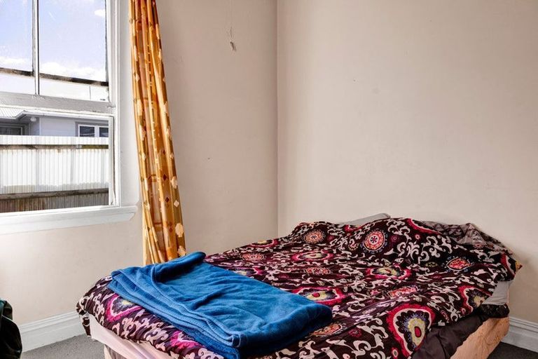 Photo of property in 12 Gloag Street, Waverley, 4510