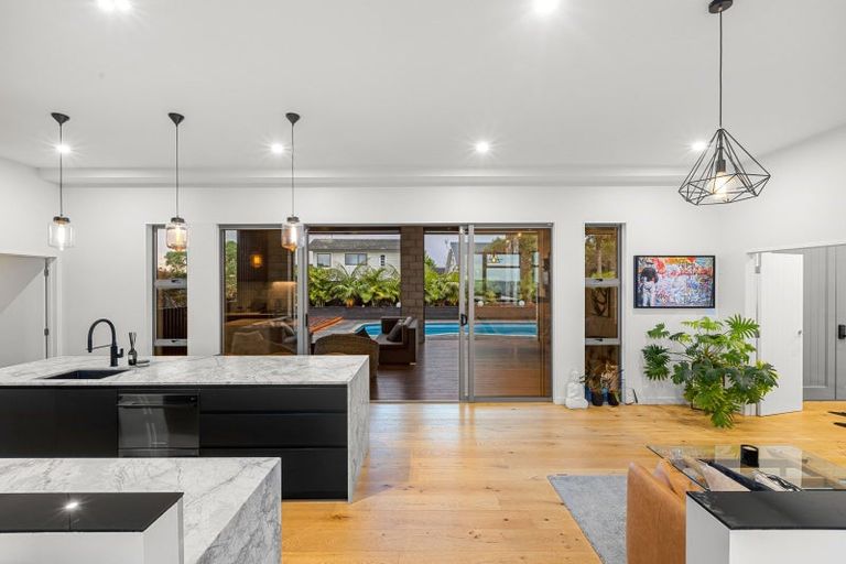 Photo of property in 1 Te Kawau Pass, Greenhithe, Auckland, 0632