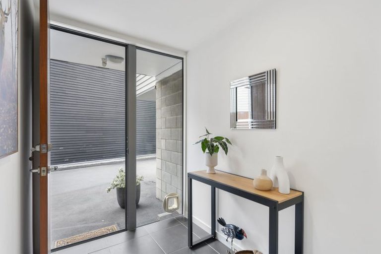 Photo of property in 37c Ngaio Road, Kelburn, Wellington, 6012