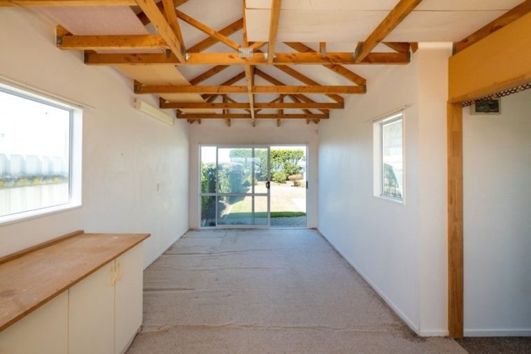 Photo of property in 99 The Esplanade, Westshore, Napier, 4110