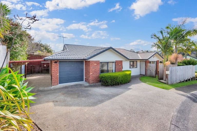 Photo of property in 30 Zefiro Drive, Massey, Auckland, 0614