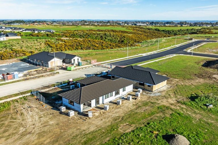 Photo of property in 72 Atlantic Drive, Fitzherbert, Palmerston North, 4410