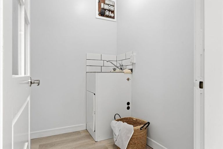 Photo of property in 2/12 Mahuta Grove, Northcote, Auckland, 0627