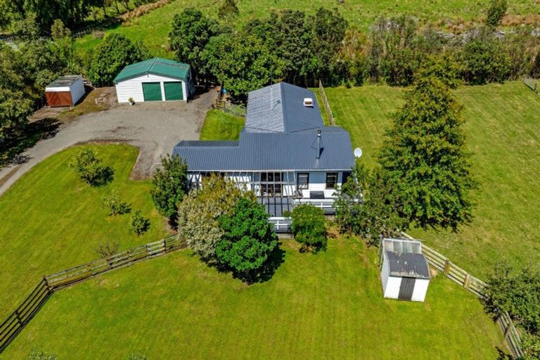 Photo of property in 450 Fitzherbert Road East, Aokautere, Palmerston North, 4471