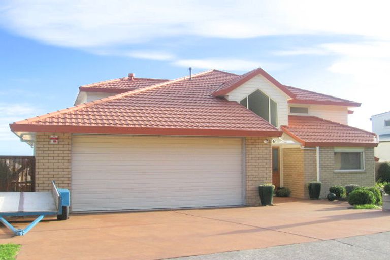 Photo of property in 130 Eskdale Road, Papakowhai, Porirua, 5024