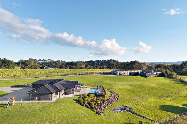 Photo of property in 135 Nixon Road, Taupaki, Henderson, 0782