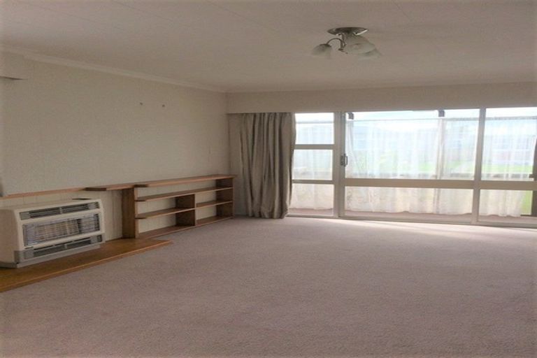 Photo of property in 40 Karaka Crescent, Levin, 5510