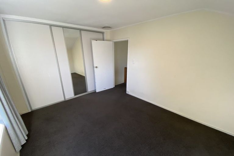 Photo of property in 1/19 Tree View Avenue, Glenfield, Auckland, 0629