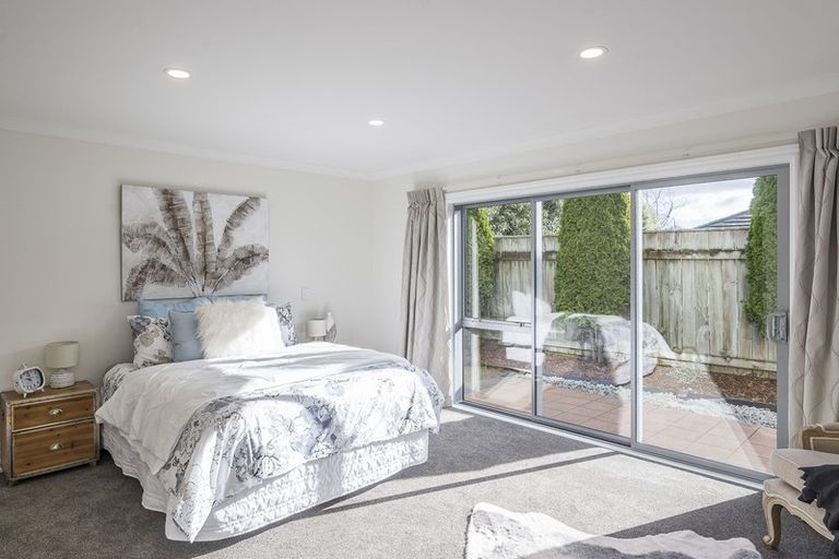 Photo of property in 6 Holcombe Drive, Paraparaumu, 5032