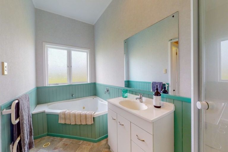 Photo of property in 68 Cadman Road, Dannevirke, 4930