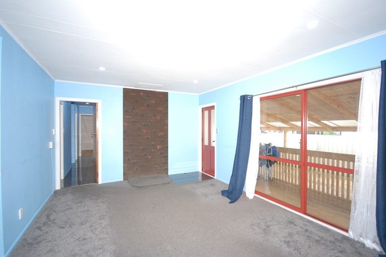 Photo of property in 2 Mcnaughton Avenue, Mangere East, Auckland, 2024