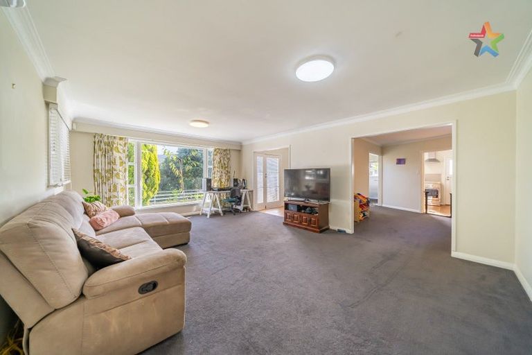 Photo of property in 19 Thomas Street, Stokes Valley, Lower Hutt, 5019