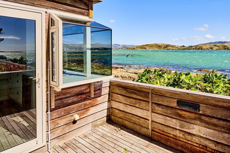 Photo of property in 21 Moana Road, Plimmerton, Porirua, 5026