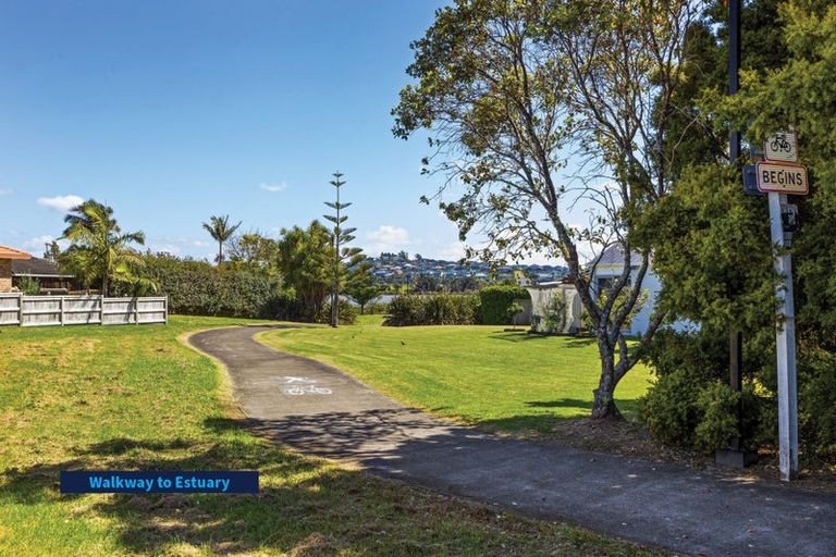Photo of property in 33 Maygrove Drive, Orewa, 0931