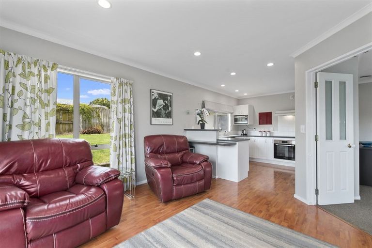 Photo of property in 10 Westminster Gardens, Unsworth Heights, Auckland, 0632