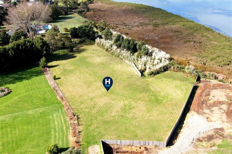 Photo of property in 61 Athenree Road, Athenree, 3177