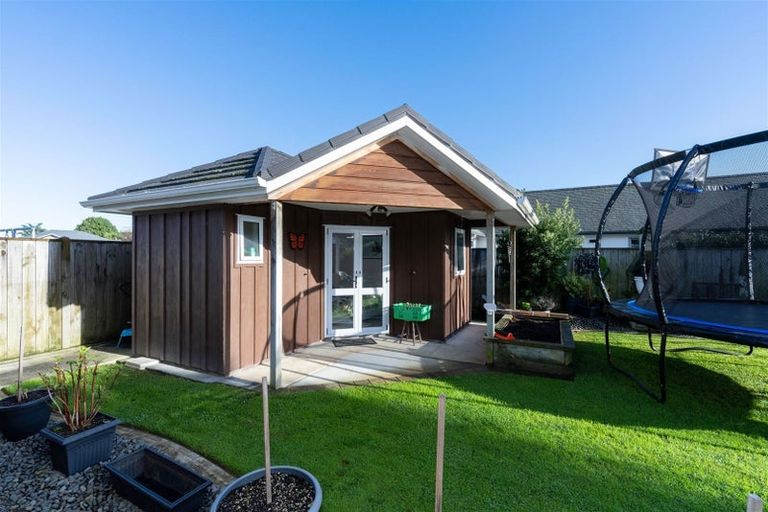 Photo of property in 15 Okarito Avenue, Levin, 5510