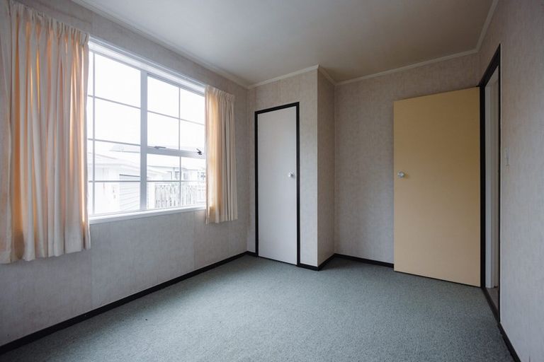 Photo of property in 14 Granville Drive, Massey, Auckland, 0614